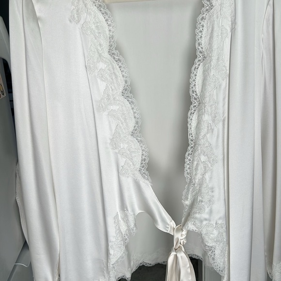 Authentic Amelia Agent Provocateur Silk Robe with Gorgeous Lace Trim - Picture 7 of 11